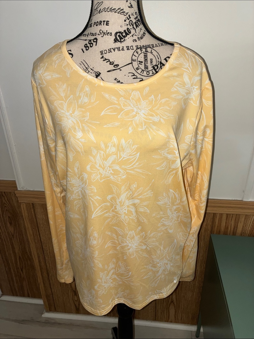 Hang Ten XL Yellow Floral Long-Sleeve Top Like New!
